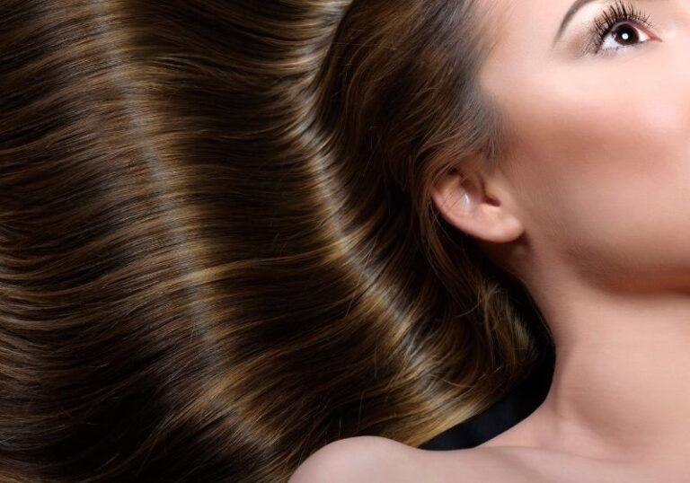 Read more about the article Cabelo Liso: Como Cuidar – Guia Completo