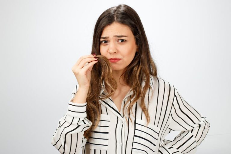 Read more about the article Cabelo Oleoso: Passo a passo de como cuidar
